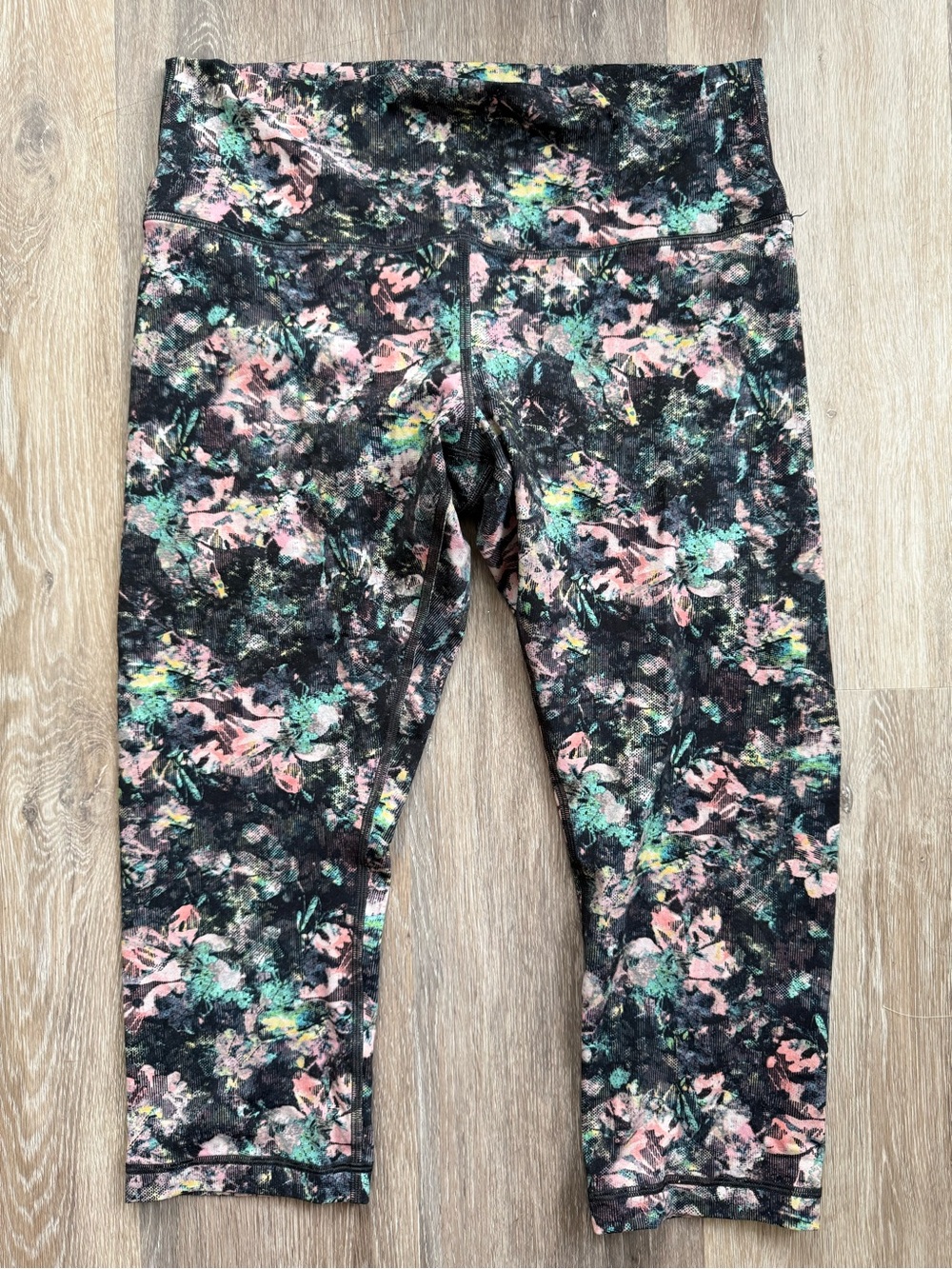 lululemon athletica Black Floral-Print Capri Leggings